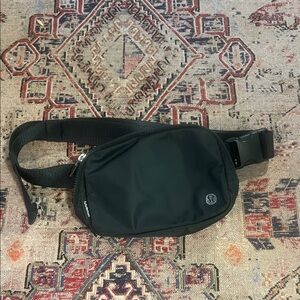 Emerald Green Lululemon
Crossbody Bag /waist pack . Adjustable strap